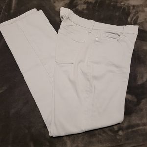 EUC Gloria Vanderbilt Amanda fit light Grey or Silver jeans